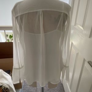 Beautiful white like new top